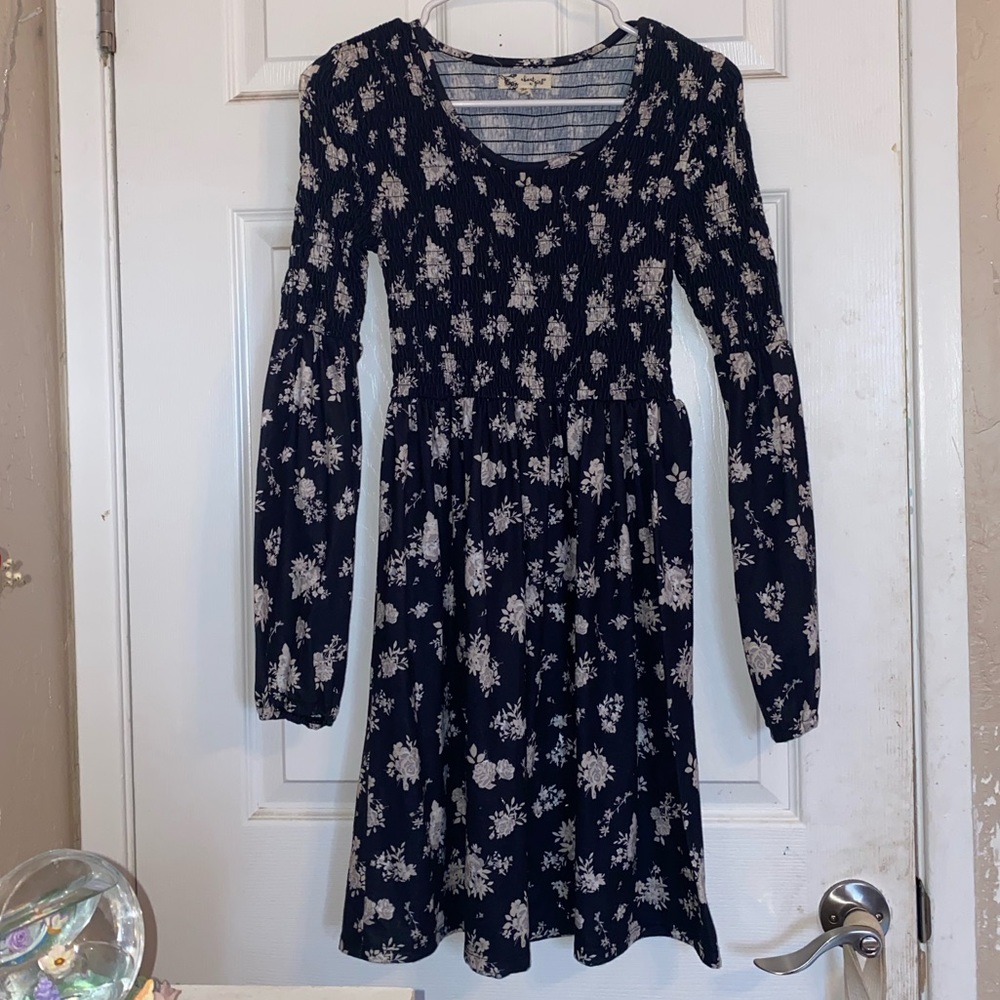 Cute Black Floral Long-Sleeve Dress